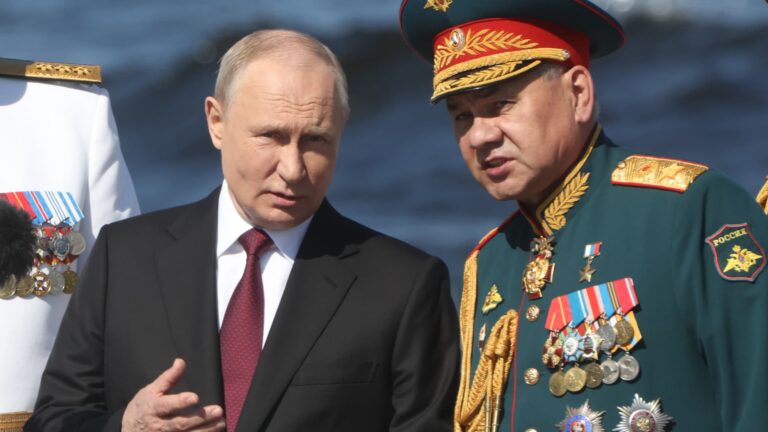 107280643 1690986782917 gettyimages 1564902624 RUS Putin Attends Annual Navy Day Parade