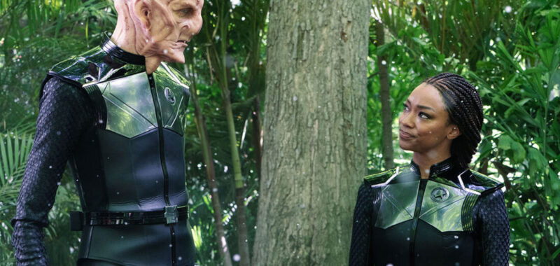 Saru (Doug Jones) and Burnham (Sonequa Martin-Green) on a mission in Star Trek: Discovery
